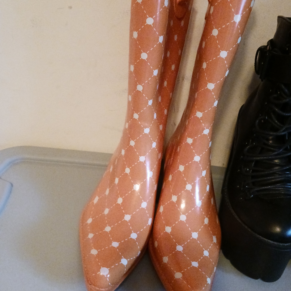 Stylish Tan Patterned Women's Winter Boots - Picture 1 of 5